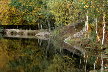 Lac au miroir aux fées, légende de Merlin l' enchanteur, le Graal, Foret de Brocéliande, 56,...