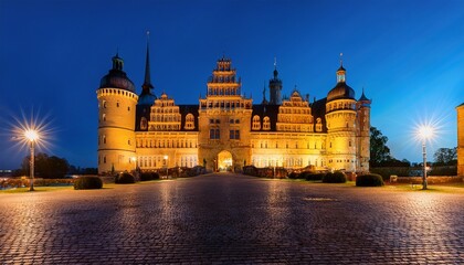 Obraz premium nachtaufnahme vom beruhmten schweriner schloss in deutschland mecklenburg vorpommern