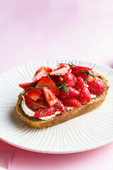 bruschetta with strawberries and cottage cheese