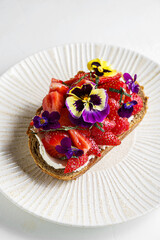 bruschetta with strawberries and cottage cheese