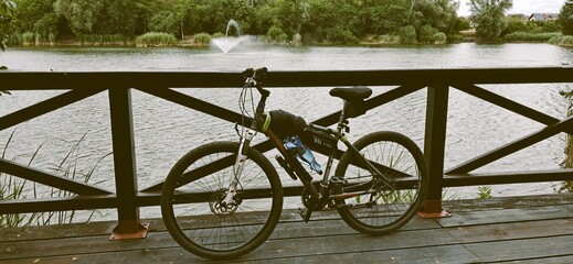 kąpielisko sezonowe w Pruszkowie glinianki glinki rower  na pomoście © mobile