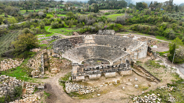 defaultTlos was an ancient Lycian city near the modern town of Seydikemer in the Mugla Province of southern Turkey, some 4 kilometres northwest of Saklikent Gorge. Tlos ancient city and amphitheatre