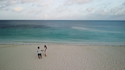 honeymoon by the sea in aruba