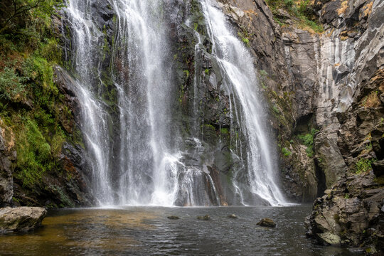 Fervenza do Toxa waterfall, a stunning 30m vertical drop in Silleda, Pontevedra, Galicia. Nature&rsquo;s beauty captured in vibrant greenery and flowing water.