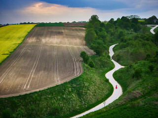Ponidzie - Polska toskania. Wiosna na polach, rzepak. Kolorowe pola - szachownica.  © filozofgrecki