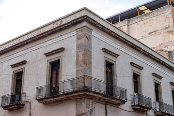 Naklejka premium arquitectura, edificio, casa, viejo, cristaleras, ciudad, fachada, calle, italia, urbana, palacio, cielo, ladrillo