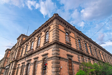 edificio, arquitectura, casa, ladrillo, cielo, viejo, cristaleras, fachada, ciudad, exterior,...