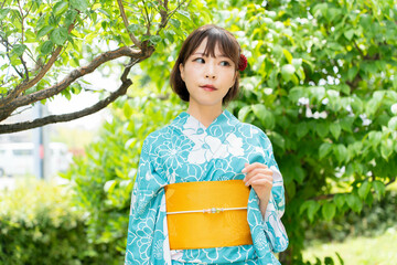 浴衣の日本人女性