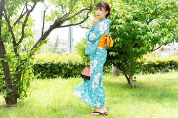 浴衣の日本人女性