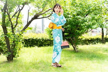 浴衣の日本人女性