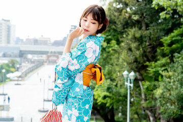浴衣の日本人女性