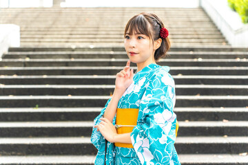 浴衣の日本人女性