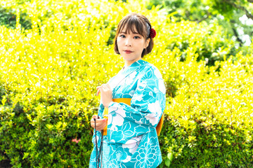 浴衣の日本人女性