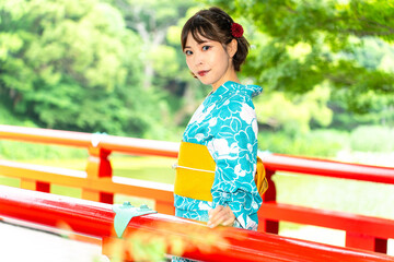 浴衣の日本人女性