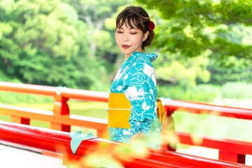浴衣の日本人女性