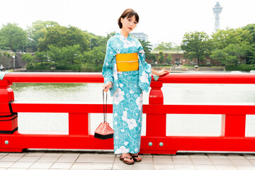 浴衣の日本人女性