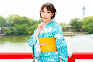 浴衣の日本人女性