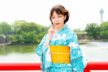 浴衣の日本人女性