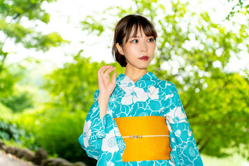 浴衣の日本人女性