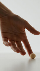 Naklejka premium Minimalist Hand with Small Ball