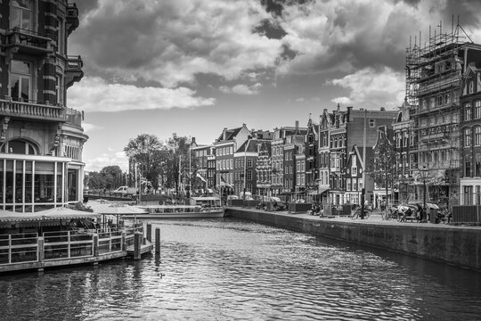 Fototapeta Amsterdam canal in black and white