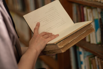 本を読む人	