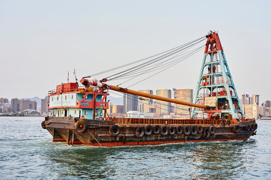 cargo ship in hong kong