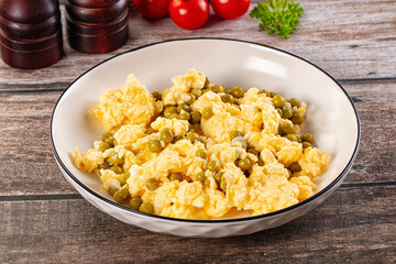 Scrambled egg omelet with green peas