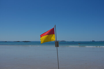 Drapeau de balisage sauveteurs en mer Sécurité Civile à Saint-Malo