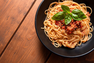 Piatto di spaghetti con sugo di salsiccia, pasta italiana 