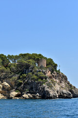 Fototapeta premium Küste mit Wachturm auf Mallorca