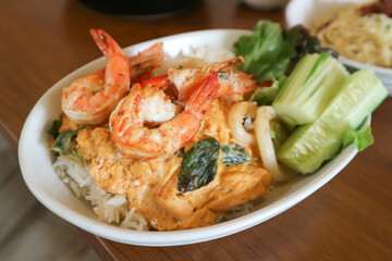 creamy omelet or omelet or omelette or fried egg with shrimp and squid or seafood omelette and rice