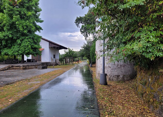 Voie verte à l'emplacement de l'ancienne ligne ferroviaire de Santa Comba Dão à Viseu et gare de Tondela, Beira Alta, Portugal