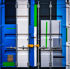 Bunte Containert&uuml;r