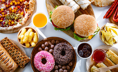 Foods enhancing the risk of cancer. Junk food