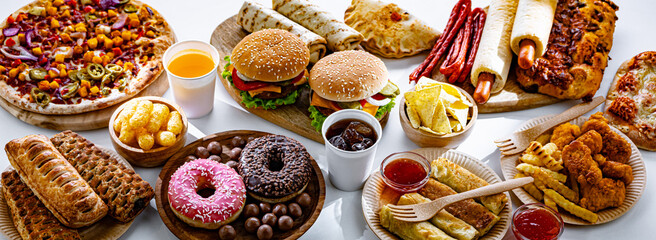 Foods enhancing the risk of cancer. Junk food