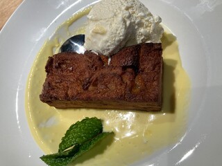 bread pudding with ice cream
