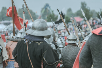 Fototapeta premium Bitwa pod Grunwaldem, średniowieczna bitwa z Krzyżakami, rekonstrukcja. Średniowieczne rycerstwo.