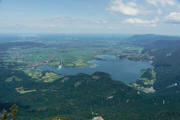 Obraz premium Kochelsee Lake from Above – Scenic Mountain View, Bavarian Alps