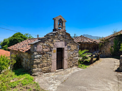 Chapel at Casta&ntilde;era village, Belmonte de Miranda, Asturias, Spain