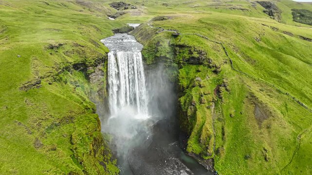 Approaching Sk&oacute;gafoss Falls, Iceland