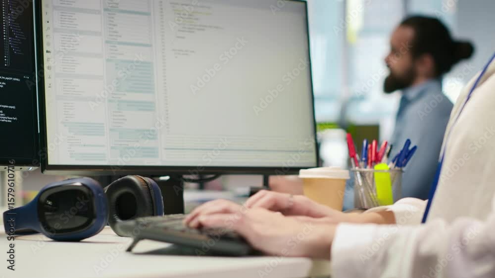 Fototapete startup office it professional using ai llm chatbot, optimizing systems performance. computer scient
