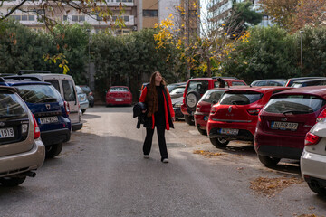 Young woman walking around the city and pakrs, autumn season