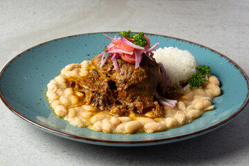 Carne, crema de garbanzos y arroz 