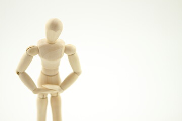 腹痛に苦しむ木の人形
