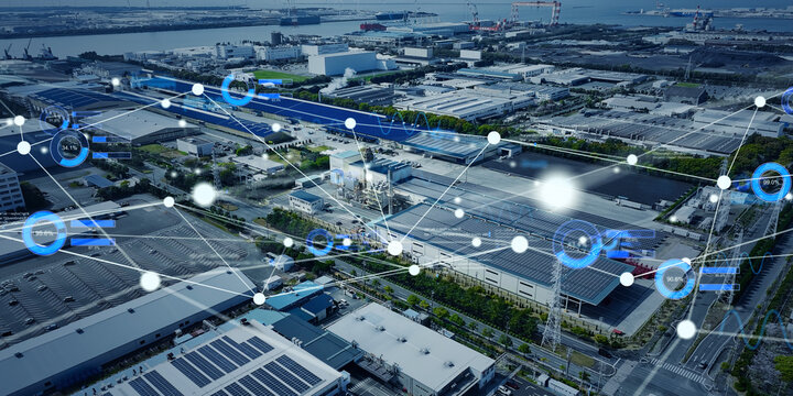 工業地帯のドローン空撮風景とデジタルテクノロジーのコンセプト　バナー・広告向け横長ビジュアル