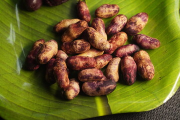 Blackberries are juicy, dark berries packed with antioxidants and tiny seeds, offering rich flavor, health benefits, and natural sweetness