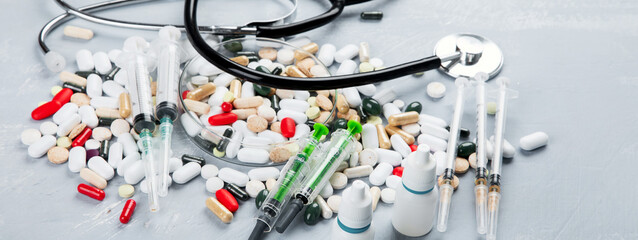 Pharmaceutical medicine pills, tablets and capsules