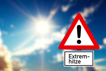 Sonne, blauer Himmel und Warnung vor der Extremhitze