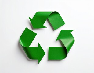 Obraz premium Bright green recycling symbol stands on a plain white surface, illustrating the endless cycle of environmental sustainability and reuse.